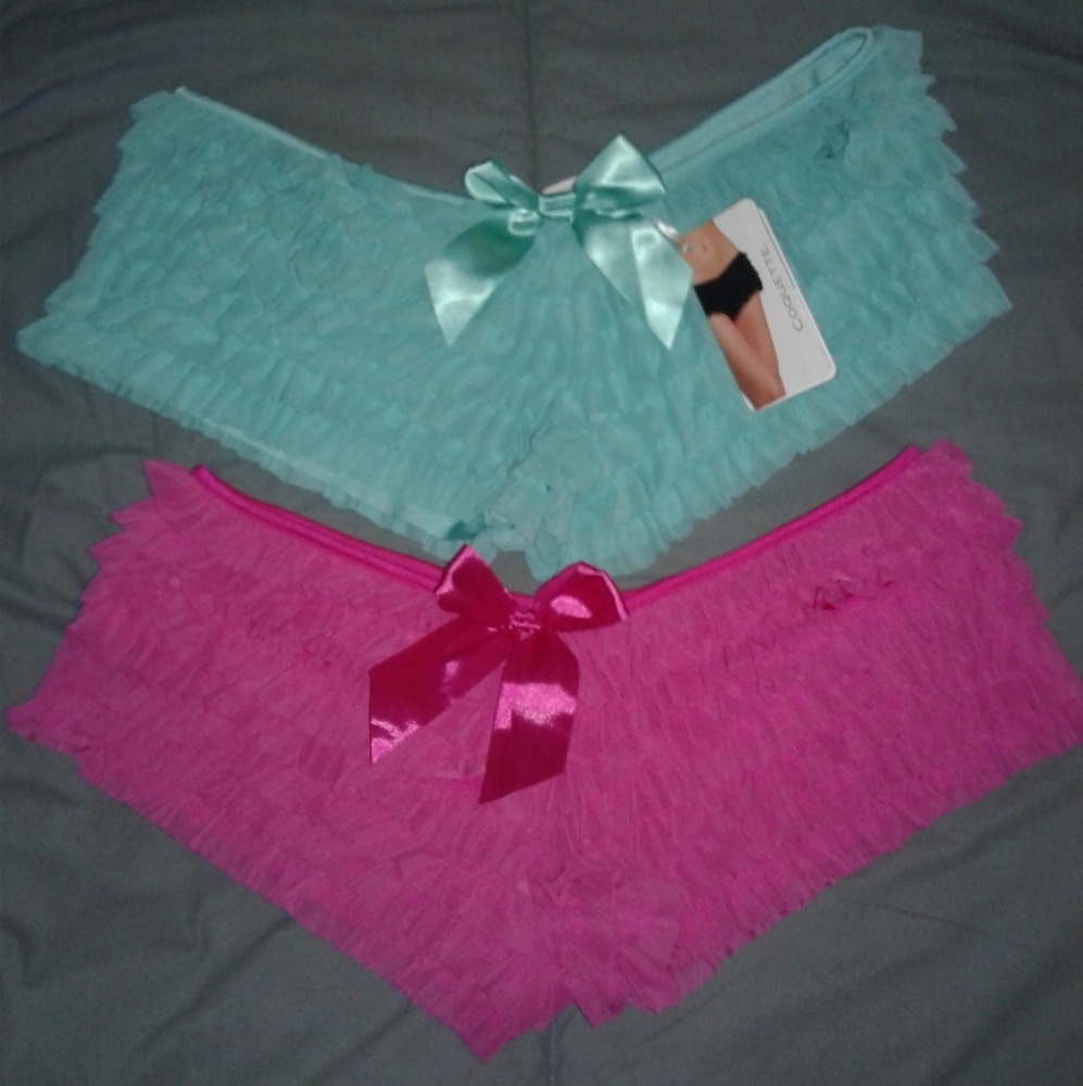 {SET OF 2} RUFFLE BOOTY SHORTS